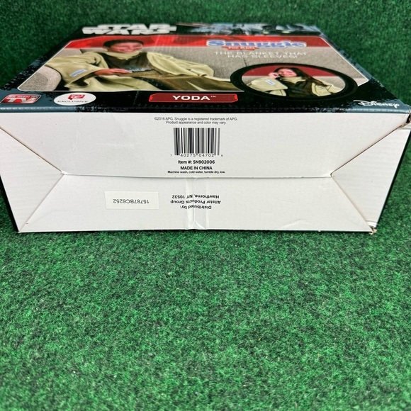 Star Wars Yoda Snuggie Youth Kids Blanket with Sleeves Disney Size 54x42" New - Picture 6 of 6
